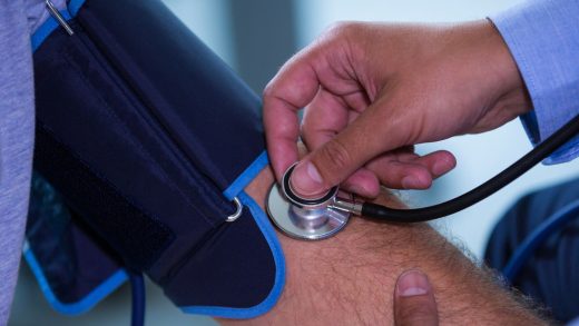 Pressão Alta: Sintomas, Causas e Como Controlar no Dia a Dia